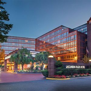 LaGuardia Plaza Hotel